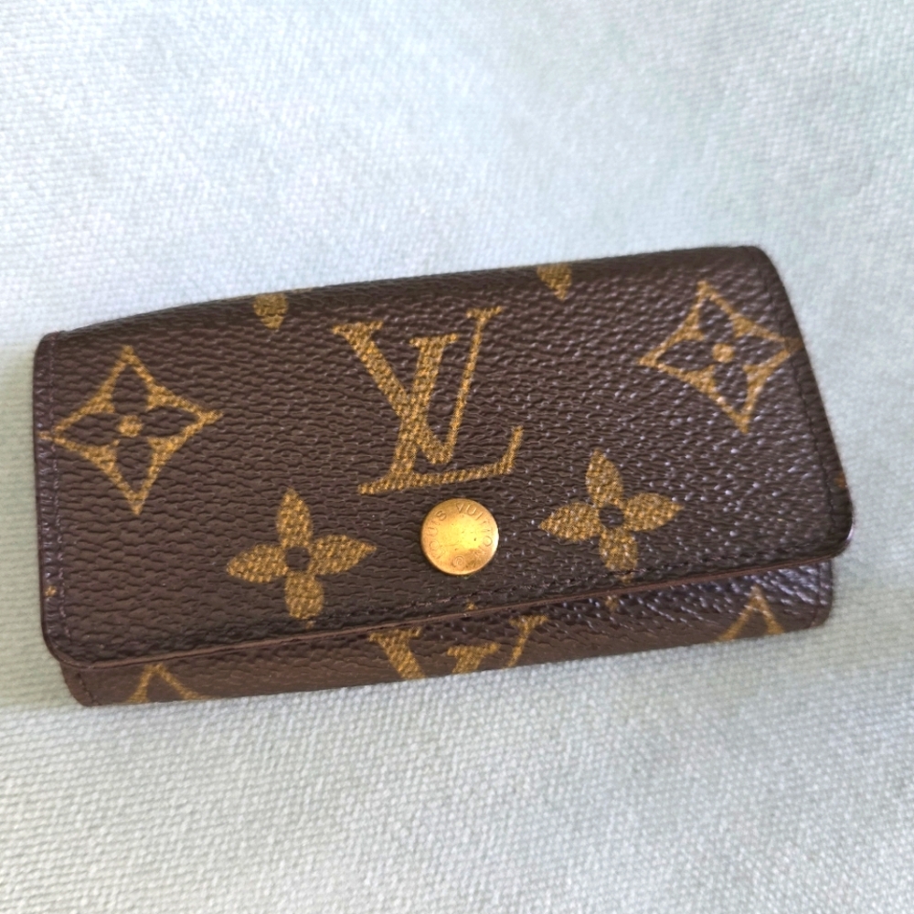Louis Vuitton Monogram 4 Key Holder, EUC
